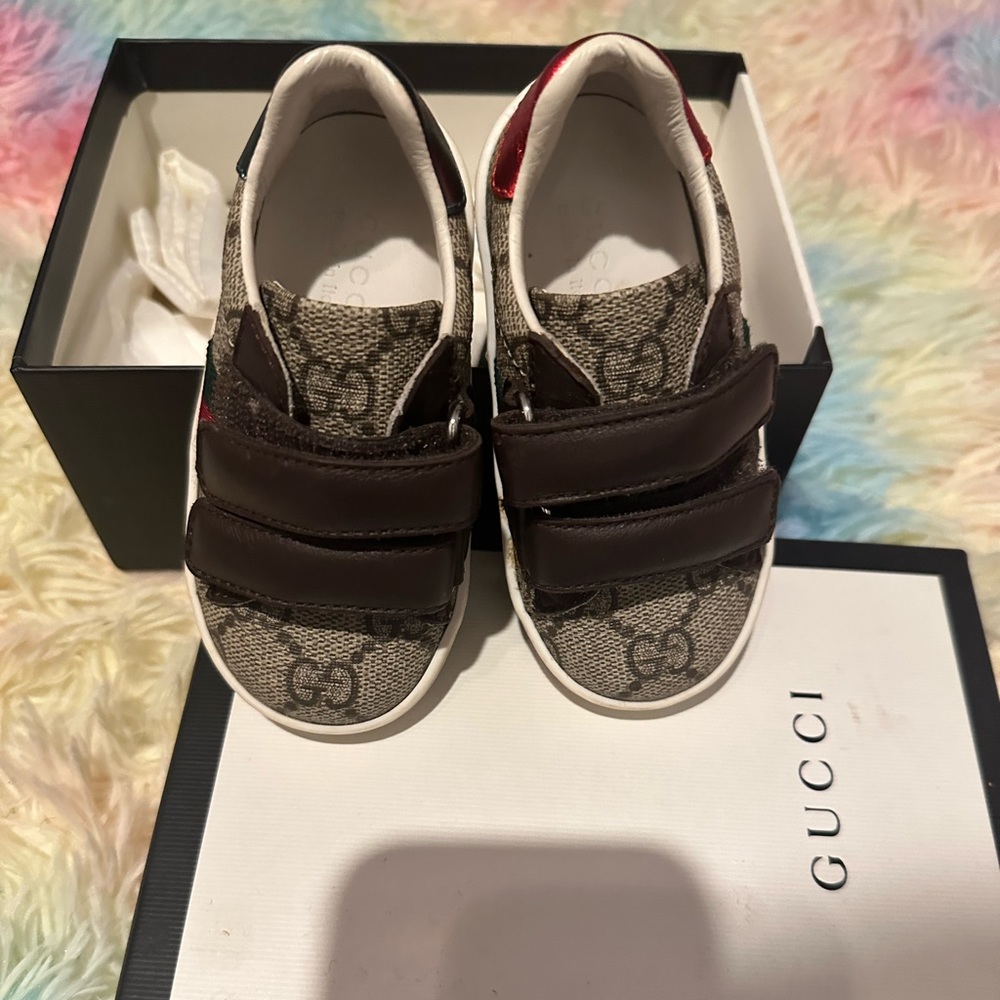 Gucci sneakers size 20EU  size 4.5 (0 to 12months)